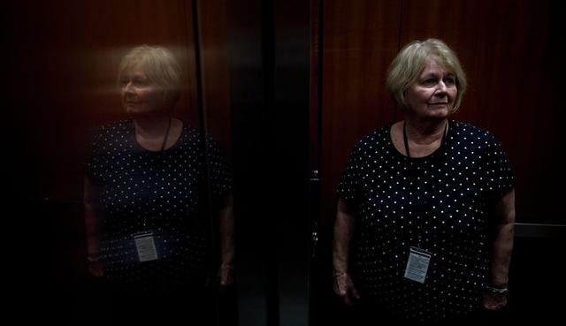 El desafío de los estadounidenses a la edad de la jubilación contada desde los ojos de Sandy Thorpe, de 76 años, empleada de un organismo de ayuda a prisioneros, "Prison Fellowship", en Virginia, cercana a Washington. (Foto: AFP)