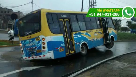 WhatsApp: bus se hundió en pista inaugurada hace poco (VIDEO)