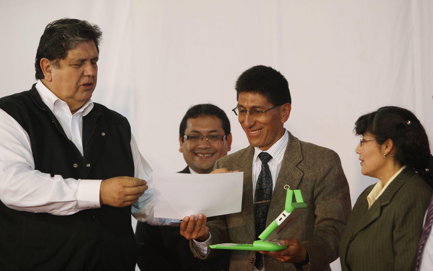 Alan García culminó su Gobierno con la compra de miles de computadoras para los colegios públicos. (Foto: Andina)