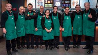 Starbucks abre en México su primera cafetería atendida por adultos mayores