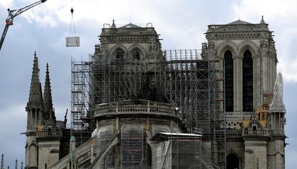 Un incendio devoró gran parte de la histórica catedral de Notre Dame, en París. (Foto: AFP)