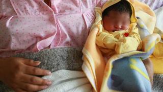 Eythem, un niño de padres peruanos, el primero en nacer en Madrid en 2013