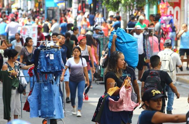 El comercio informal sigue en Gamarra. (Foto: GEC/Miguel bellido)