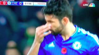 Diego Costa se queja del mal olor de rival con este gesto