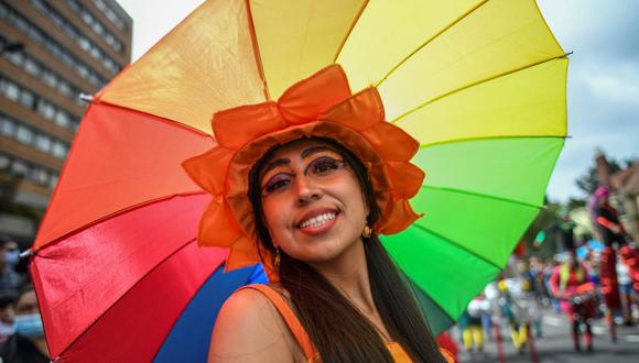 Integrantes de la comunidad LGBTIQ participan en la Marcha del Orgullo Gay en Bogotá, Colombia, el 4 de julio de 2021. (Juan BARRETO / AFP).
