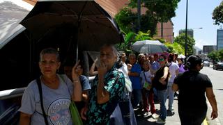 Venezuela: Ancianos bloquean calles para exigir el pago de su pensión| FOTOS