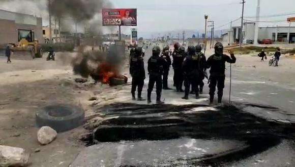 Arequipa 700 Policías Dispersan A Manifestantes Y Toman Control De Vías Bloqueadas Video 5102