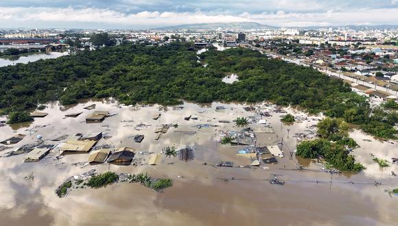 Vista aérea de calles inundadas en el barrio Sarandí en Porto Alegre, estado de Rio Grande do Sul, Brasil, el 5 de mayo de 2024. (Foto de Carlos Fabal / AFP)