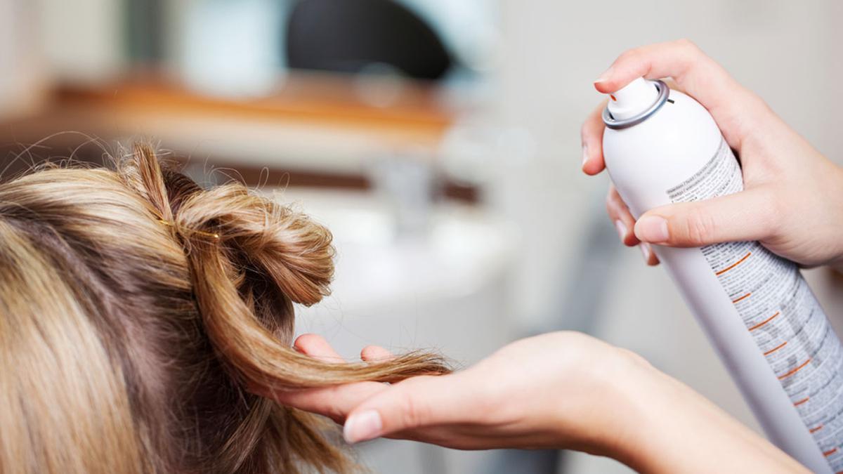 5 formas de usar la laca para el pelo que no conocías