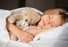 ¿Cómo hacer que tu hijo duerma mejor? Estos son los 10 alimentos infalibles que ayudan a conciliar el sueño infantil