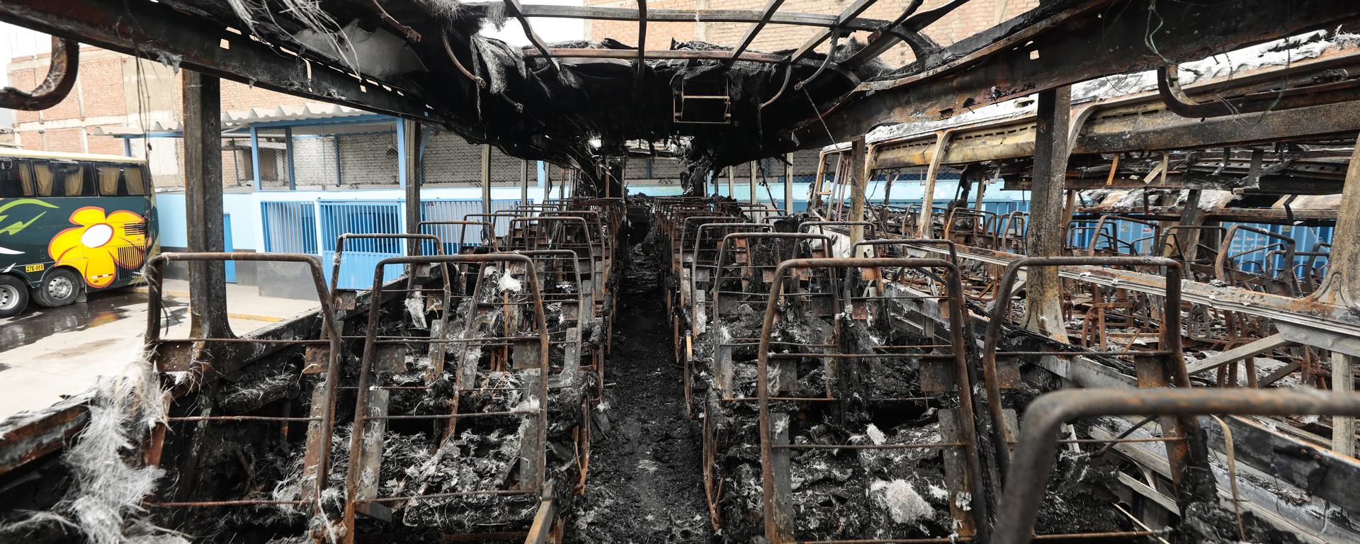Fuego y explosiones: la historia detrás del atentado contra la empresa de transportes Flores Hermanos [FOTOS]