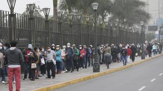 Largas colas y aglomeración en el Parque de la Exposición en reinicio de vacunación | FOTOS