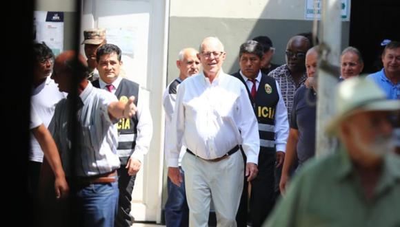 Pedro Pablo Kuczynski acudió a votar a un colegio de San Isidro. Expresidente cumple arresto domiciliario (Foto: Gian Carlo Ávila/GEC)