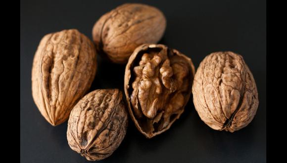 Comer nueces reduciría el riesgo de padecer Alzheimer
