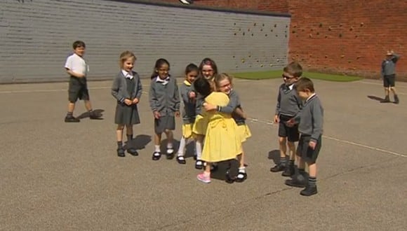 Conoce la historia de Anu, la niña que presume su pierna ortopédica y conmueve a sus compañeros de escuela. (Foto: captura)