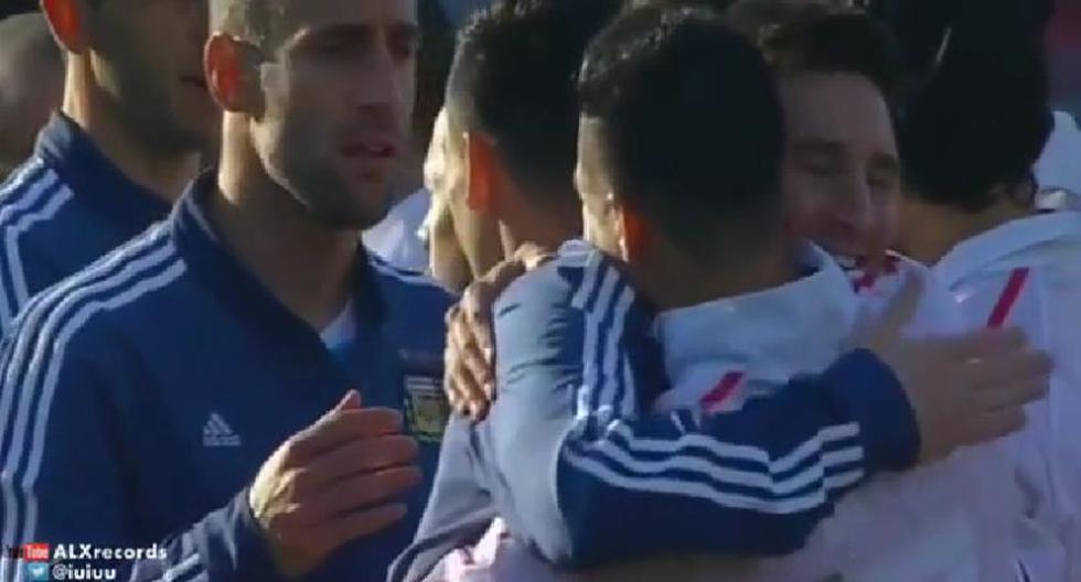 Lionel Messi y Alexis Sánchez se dieron un un cariñoso y sentido abrazo en el Argentina vs Chile. (Foto: Captura YouTube)