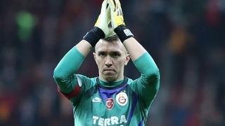 Fernando Muslera sufrió terrible fractura de tibia y peroné en el reinicio de la Superliga de Turquía | VIDEO