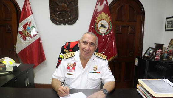 En diciembre de 2020, Luis Ponce de la Jara fue asignado como el nuevo Comandante General del Cuerpo General de Bomberos Voluntarios del Perú. (FOTO:  Leonidas Telenta, teniente brigadier del CBP)