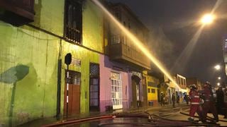 Incendio se registró a pocos metros de la iglesia Nazarenas en Cercado de Lima
