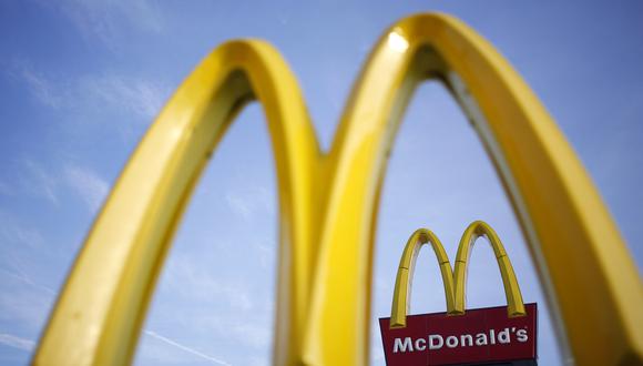 Este martes, McDonald's inició la reapertura de sus locales en el país, tras nueve días de cerrar sus tiendas ante el fallecimiento de dos de sus trabajadores. (Foto: Luke Sharrett/Bloomberg)