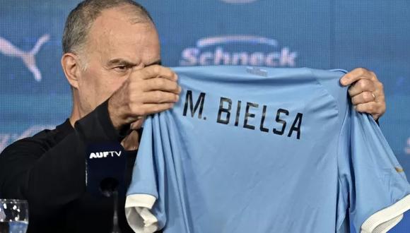 Uruguay confirma a Bielsa para dirigir a la selección hasta el