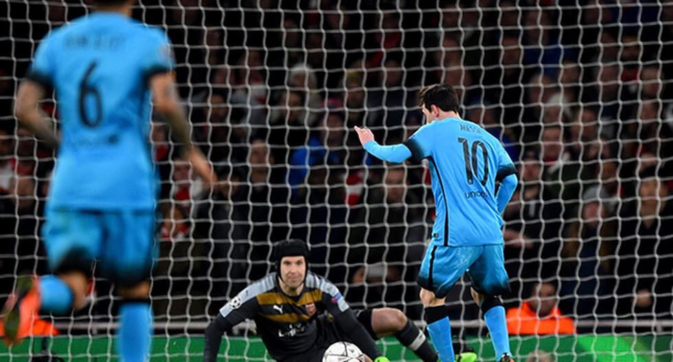 A los 83 minutos, Barcelona sumó en el marcador 2-0 ante Arsenal en el Emirates Stadium gracias al doblete de Lionel Messi, quien ya no teme a Petr Cech (Foto: Getty Images)
