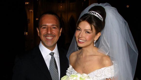 Tommy Mottola y Thalía en el día de su boda, en el año 2000. (Foto: AP)