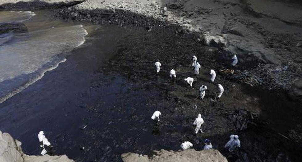 El derrame de petróleo ocasionó la muerte de distintas especies de animales, contaminó playas de Lima y Callao, y afectó a personas que dependían de la pesca y el turismo en la zona del desastre. (Foto: El Comercio)