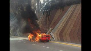 Un auto se incendió en la Vía Expresa