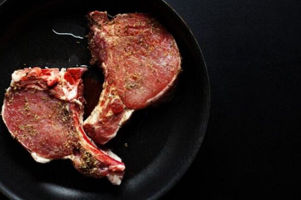 Deberás seguir algunas recomendaciones para evitar que la carne suelte espuma (Foto: Freepik)
