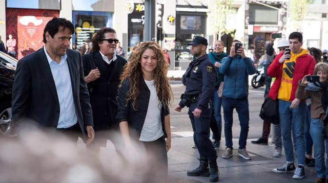 Shakira y Carlos Vives en  Juzgado de lo Mercantil número 12 de Madrid. (Fotos: Agencias)