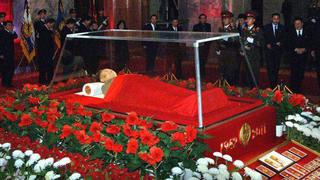 A propósito de Hugo Chávez: cómo embalsamar a un líder