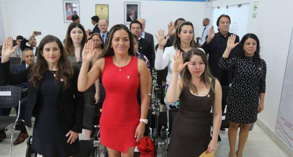 Este lunes, unos 15 extranjeros obtuvieron la nacionalidad peruana. (Migraciones)