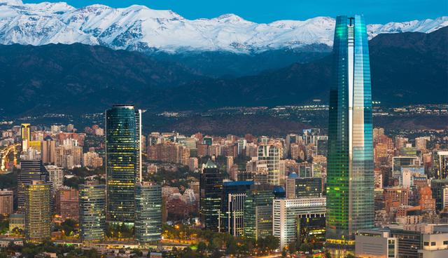 Santiago, la capital de Chile, se ubica en un valle rodeado de la coordillera de los Andes. (Foto: Shuterstock)