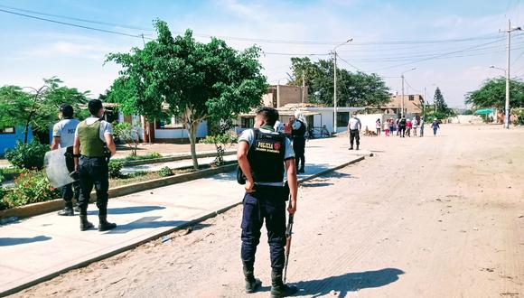 Los efectivos policiales rodearon los exteriores del reclusorio como medida de contingencia. (División Policial de Chimbote)