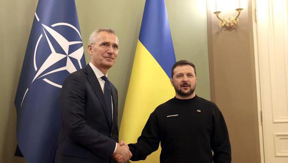 Imagen de archivo | Jens Stoltenberg, secretario general de la OTAN, con el presidente ucraniano Volodymyr Zelensky. (Foto: DPA VIA EUROPA PRESS)