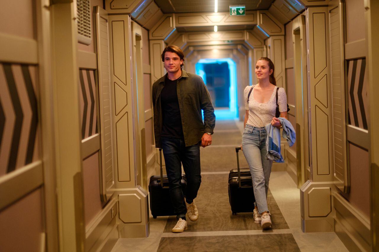 The hallways are reminiscent of science fiction movies, like Total Recall.  (Photo: futuroscope.com)