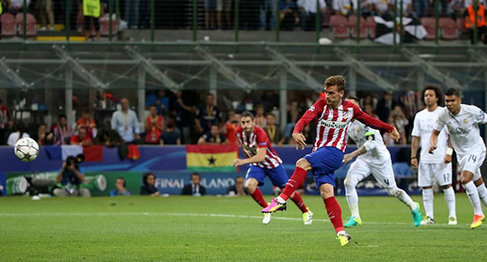 Antoine Griezmann tuvo a los 47 minutos la oportunidad de poner el empate del Atlético de Madrid ante Real Madrid. Sin embargo, el delantero falló el penal (Foto: EFE)