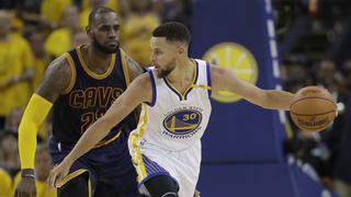 NBA: Stephen Curry y la gran jugada que dejó en ridículo a LeBron James [VIDEO]