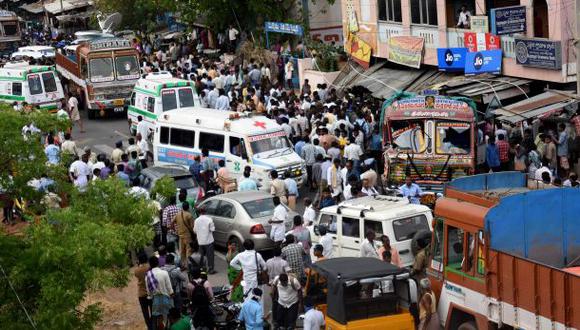 India: Camión embiste a multitud y mueren 13 personas
