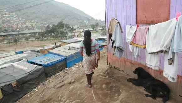 El proyecto R&iacute;o Verde contemplaba la reubicaci&oacute;n de 256 familias shipibas que viven en la ribera del r&iacute;o R&iacute;mac. (Foto: Archivo El Comercio)