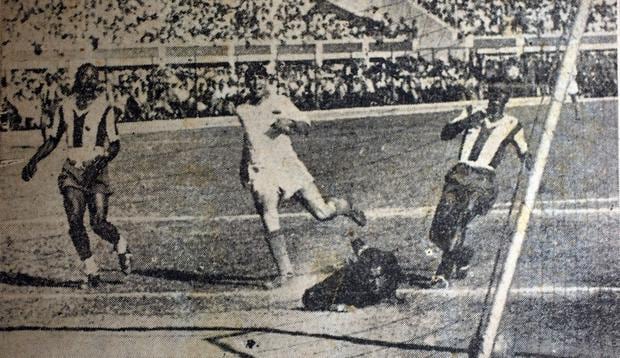 In 1953, Lolo came out of retirement and participated in the 4-2 defeat of Alianza.  He scored 3 goals.  Big until the day he left.