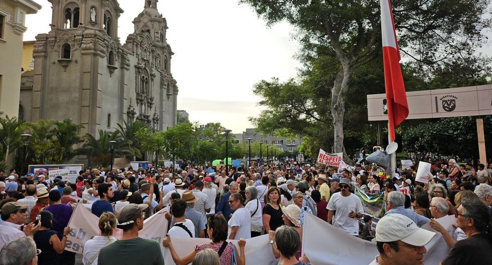En febrero pasado, vecinos de Miraflores protestaron contra la gestión del alcalde Carlos Canales. (Foto: Emilio Jordan/@Philo_Fortuna/X)