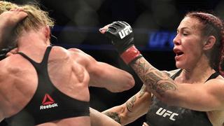 Cris Cyborg ganó a Holly Holm en UFC 219 y retiene cetro pluma