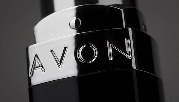 Avon recortará 2.500 empleos y moverá su sede al Reino Unido