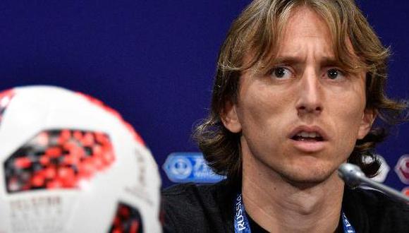 Luka Modric se siente halagado de que su nombre sea el favorito para alzar el Balón de Oro, pero su principal objetivo es conseguir el Mundial con Croacia. (Foto: AFP)