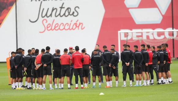 Colocan estructuras alrededor de la cancha de la Videna para que la selección peruana entrene con la mayor privacidad. (Foto: Jesús Saucedo@photo.gec)