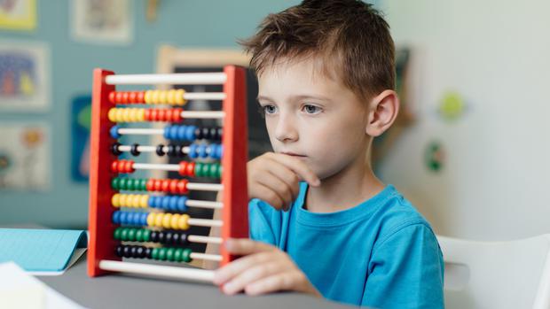 Los juegos de mesa impulsan las habilidades matemáticas de los niños.