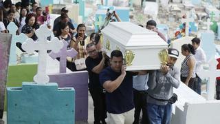 El Salvador: Son sepultados tres de los 12 aficionados muertos por estampida en estadio