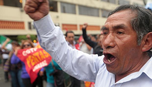 La Central Unitaria de Trabajadores del Perú (CUT) afirmó que PPK se comprometió ayer a subir la remuneración mínima. (Foto: El Comercio)